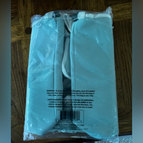 Business & Pleasure THE HOLIDAY COOLER TOTE
BAG - RIVIE GREEN, new in package - Picture 6 of 6